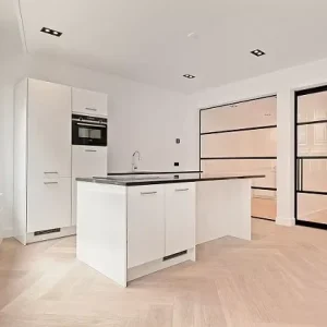 Tijdelijk Beschikbaar Quercus Vere visgraat Eiken natuur pure geolied 600x120x14/3 Sterke variatie in structuur en kleur, met grote knoesten gevuld met epoxy, mogelijk 10% kortere planken